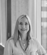 Lindsay Prajza Lindsay Prajza